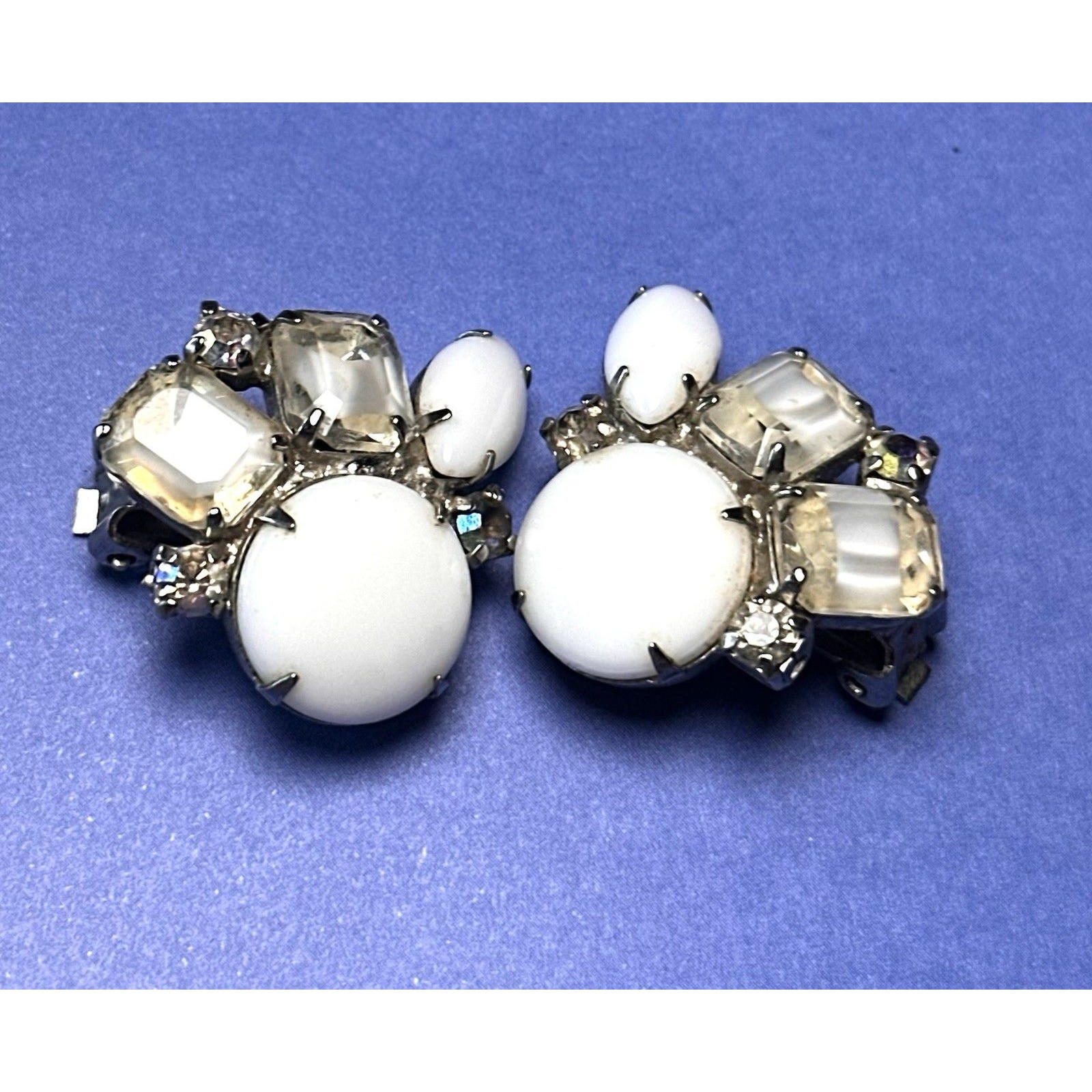 Vintage Kramer White Thermoset Rhinestone Clip On Earrings Mid Century Cluster